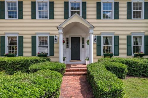 17 Lookout Hl, Essex, CT 06426-1312