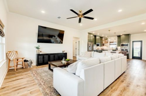 713 Longhorn Trl, Angleton TX 77515-9623 exterior