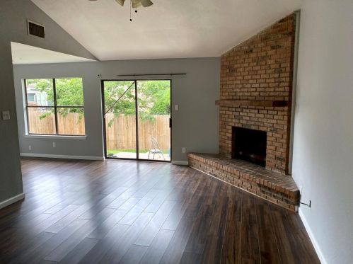 2104 Mistletoe Ave, Fort Worth TX  76110-1143 exterior