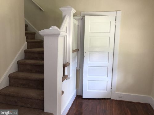 803 Perkins Ln, Beverly, NJ 08010-1618