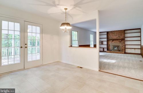 5901 Oakland Park Dr, Springfield VA  22015-2442 exterior