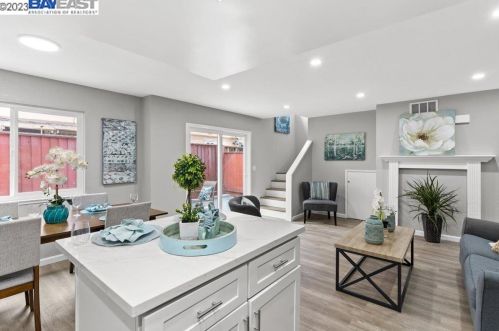1029 Evans Ct, Hayward, CA 94544-3673
