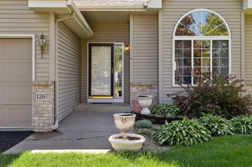 1267 Parkside Ln, Minnetrista, MN 55387