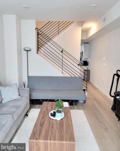 2703 Earp St, Philadelphia, PA 19146-3713