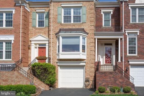 8006 Tanworth Ct, Springfield, VA 22152-3657