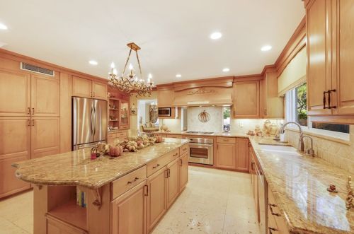 1360 Greenbriar Rd, Glendale CA  91207-1254 exterior