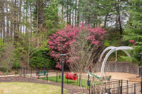 795 Hammond Dr, Atlanta GA  30328-5517 exterior