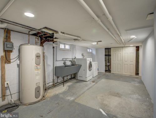 12500 Meadowood Dr, Silver Spring MD 20904-2928 exterior