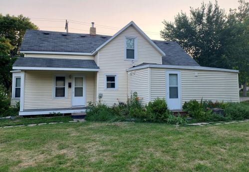 1022 Trott Ave, Willmar, MN 56201-4427