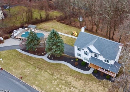 5 Fieldstone Trl, Sparta, NJ 07871-2857
