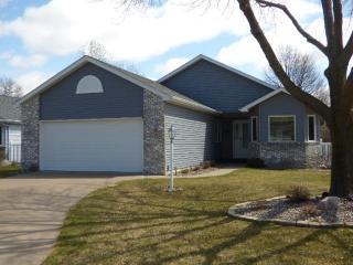 5694 Heather Ridge Dr, Saint Paul MN  55126-4760 exterior