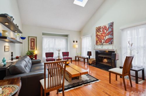 62 Springwood Ct, Princeton NJ  08540-9404 exterior