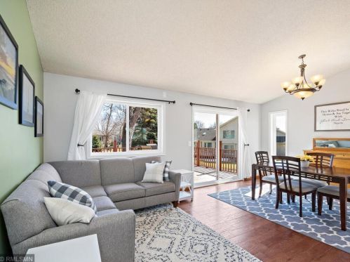 1121 Naumkeag St, Prior Lake, MN 55379-2812