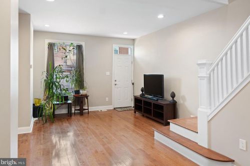 3356 Amber St, Philadelphia, PA 19134-3207