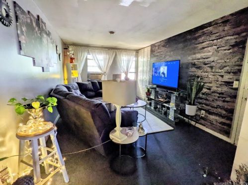 55 Angel Dr, Waterbury, CT 06708-1214