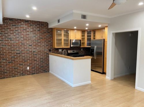 290 Monroe, Irvine CA  92620-3649 exterior