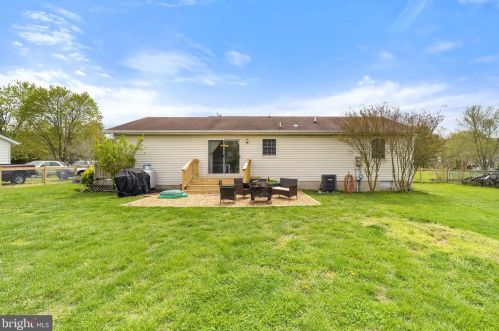 12446 Lucky Hill Rd, Remington, VA 22734-9637