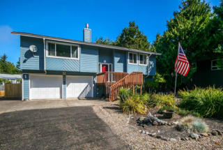 580 Range Dr, Waldport OR  97394-8700 exterior