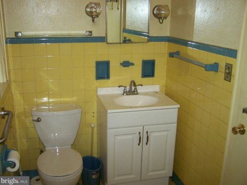 820 Riv Rd, Trenton NJ 08628-2611 exterior