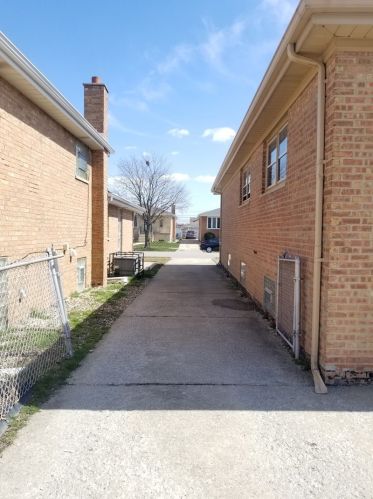 406 Bensley Ave, Calumet City, IL 60409-2390