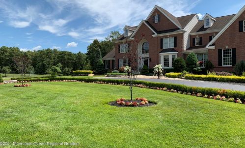 8 Winding Woods Way, East Freehold, NJ 07728-9282