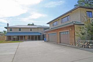 6165 Riverside Dr, Redding, CA 96001-5042