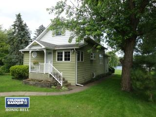 24175 Riverside Dr, Trout Valley, IL 60013-9796