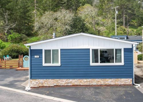 150 Barranca Ln, Moss Beach, CA 94038-9775