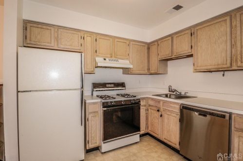 1737 Waterford Dr, Edison NJ  08817-1909 exterior