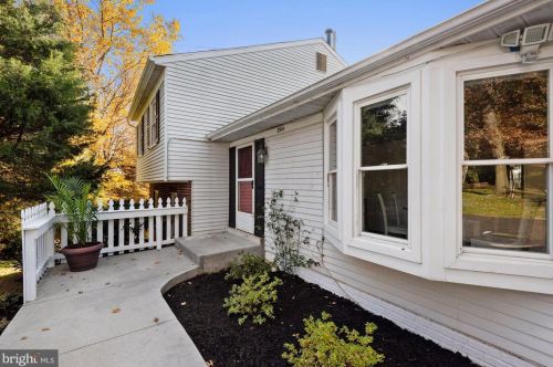 2514 Fallsmere Ct, Falls Church, VA 22043-3234