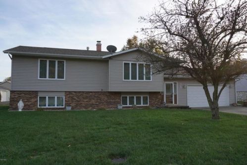 531 Cottonwood Dr, Salem, IL 62881-2559
