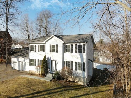 209 Dora Dr, Middletown, CT 06457-4174