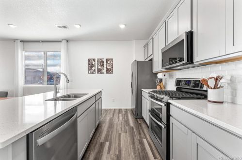 21001 60th Ave, Denver CO  80019 exterior