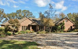 15774 Red Shale Hill Rd, Pekin, IL 61554-8568