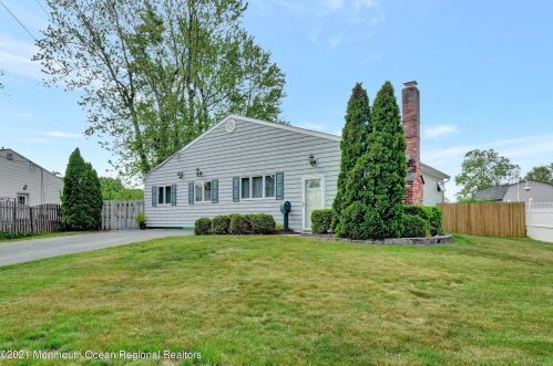 23 Richard St, Hazlet, NJ 07730-2009