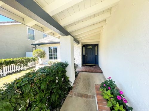 21 Westport, Irvine CA  92620-2656 exterior