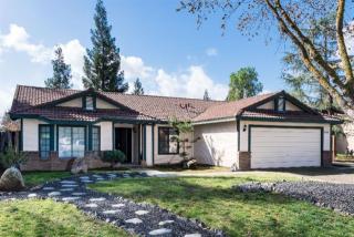 2516 Purvis Ave, Clovis, CA 93611-5933