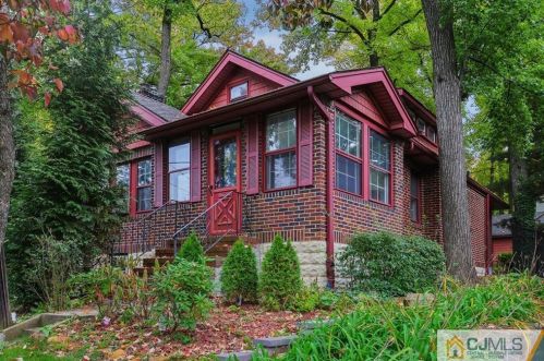 115 Spring St, Metuchen, NJ 08840-2319