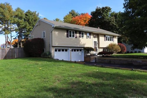 21 Hazel St, Wapping, CT 06074-1428