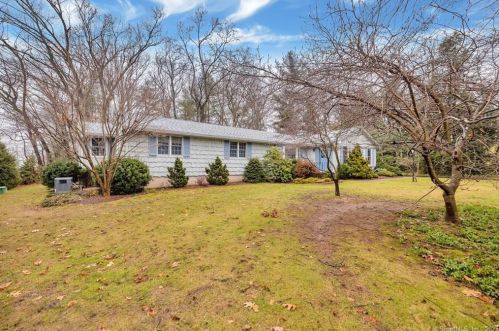 7 Standish Rd, Ellington, CT 06029-3637
