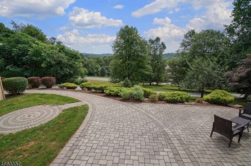 7 Whispering Meadows Dr, Morristown, NJ 07960-4800