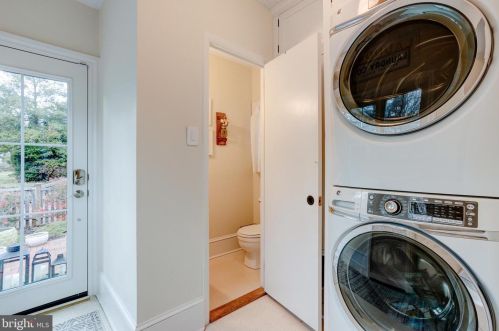 301 Gravers Ln, Philadelphia PA 19118-2802 exterior