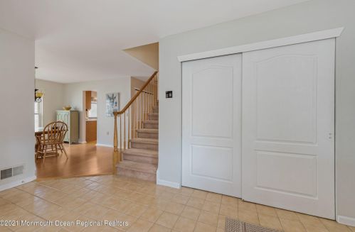 9 Tudor Ct, Jackson Twp, NJ 08527-3918