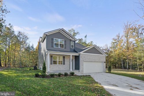 411 Stonewall Jackson Blvd, Staunton, VA 24401-9075