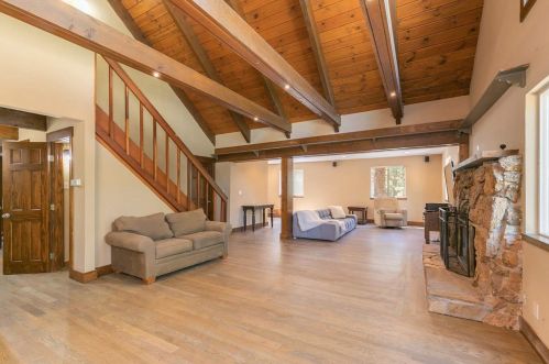 15062 Donnington Ln, Truckee CA  96161-1136 exterior