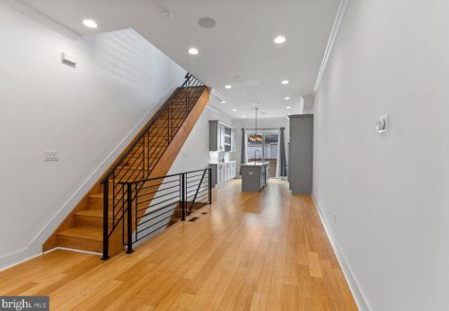 514 Mercy St, Philadelphia, PA 19148-2533