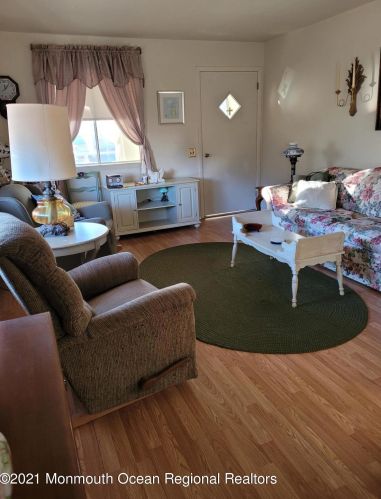 785 Hudson Pkwy, Lakehurst, NJ 08759-6319