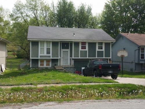527 Grover St, Liberty, MO 64068-1619