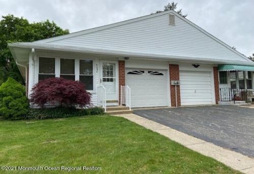 509 Lilac Ln, Lakehurst, NJ 08759-3799