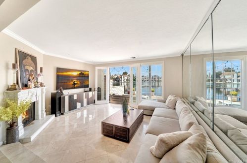 3561 Windspun Dr, Huntington Beach CA  92649-2027 exterior